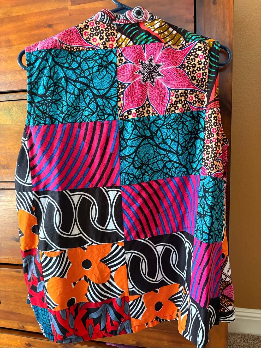 Beautifully vibrant Zuri sleeveless Medium - Picture 5 of 5